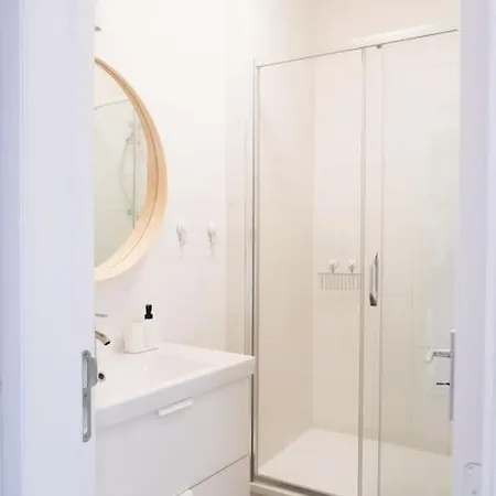 1 Bedroom In Center - 3rd Floor Apartment Liege
