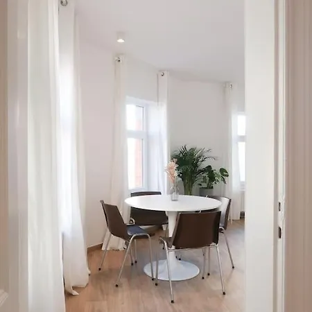 1 Bedroom In Center - 3rd Floor *