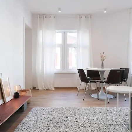 1 Bedroom In Center - 3rd Floor *